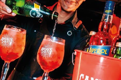 Activación con Safari en Tempo - Aperol, Campari 