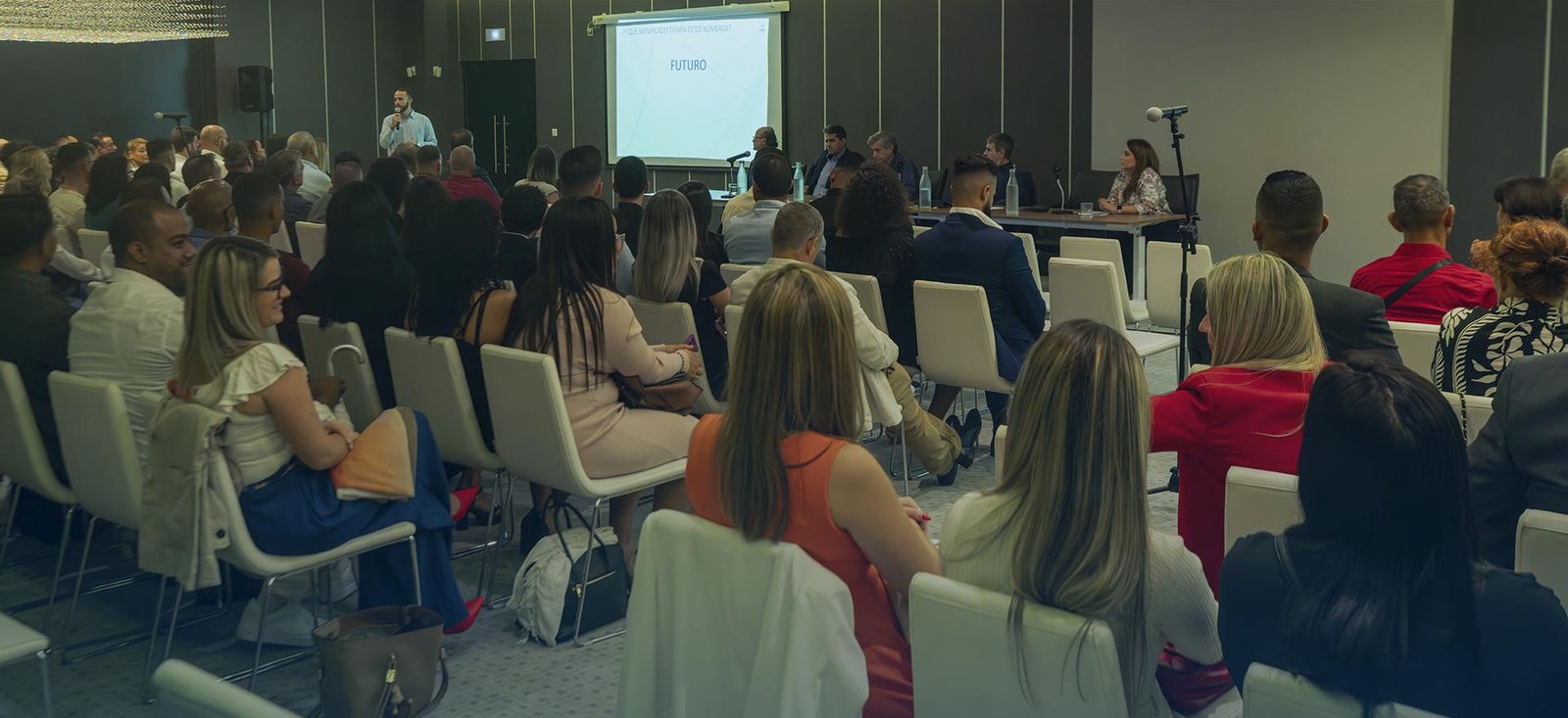 Trabajamos con profesionalidad, eficiencia y compromiso 